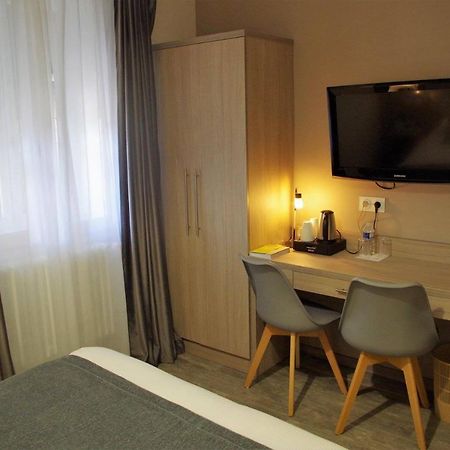 Logis Hotel Les Platanes Reyssouze Экстерьер фото