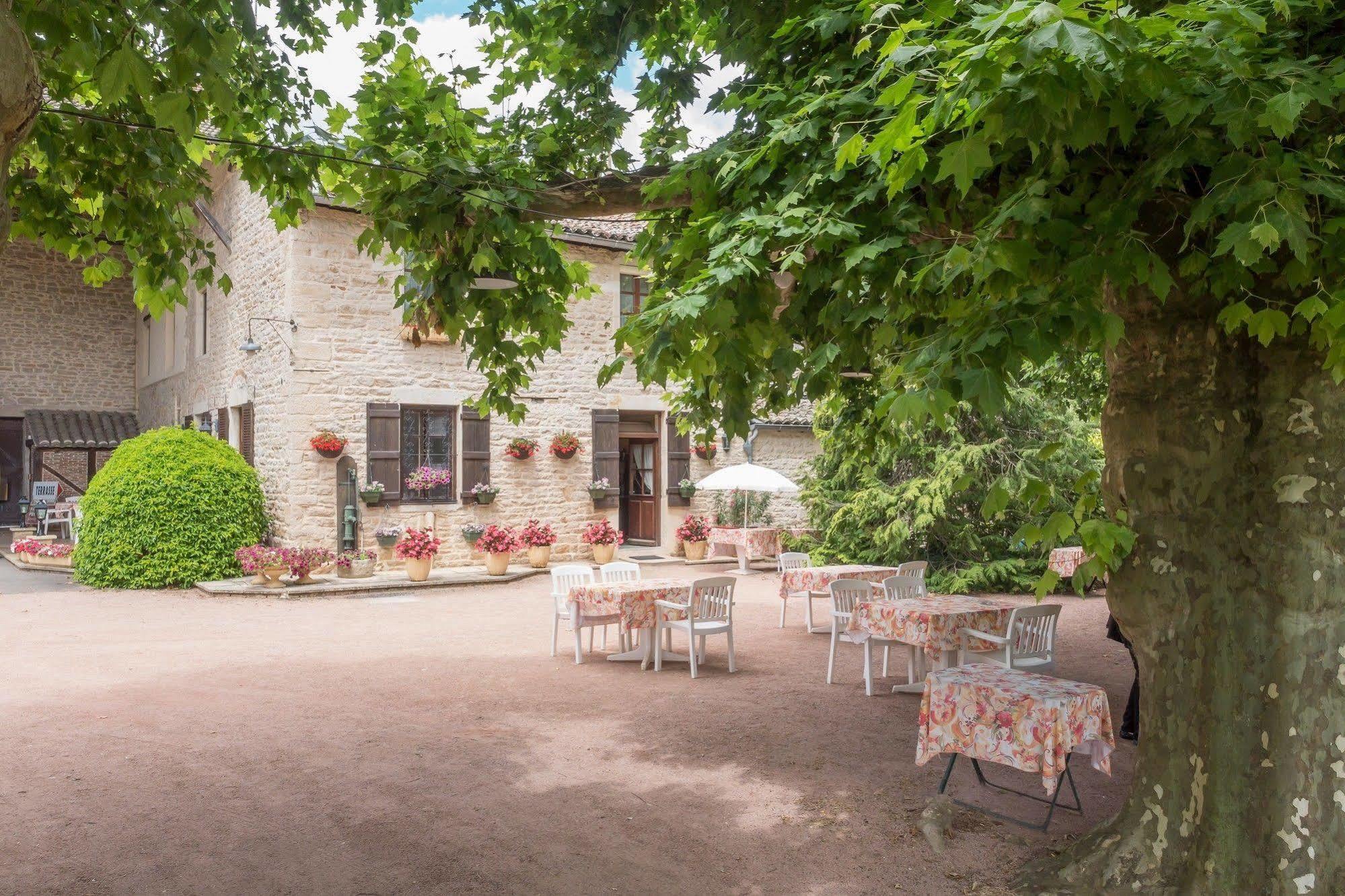 Logis Hotel Les Platanes Reyssouze Экстерьер фото