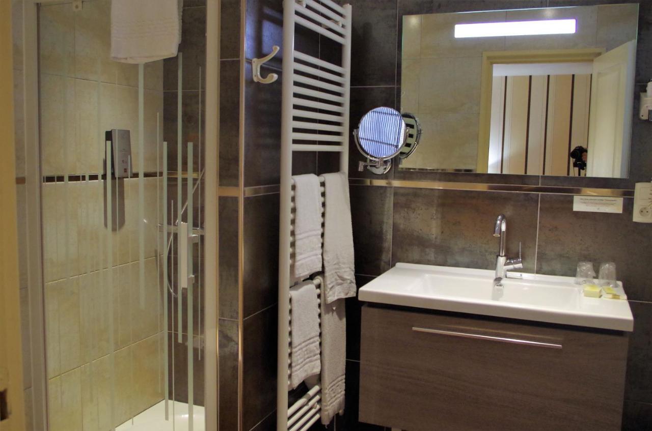 Logis Hotel Les Platanes Reyssouze Экстерьер фото